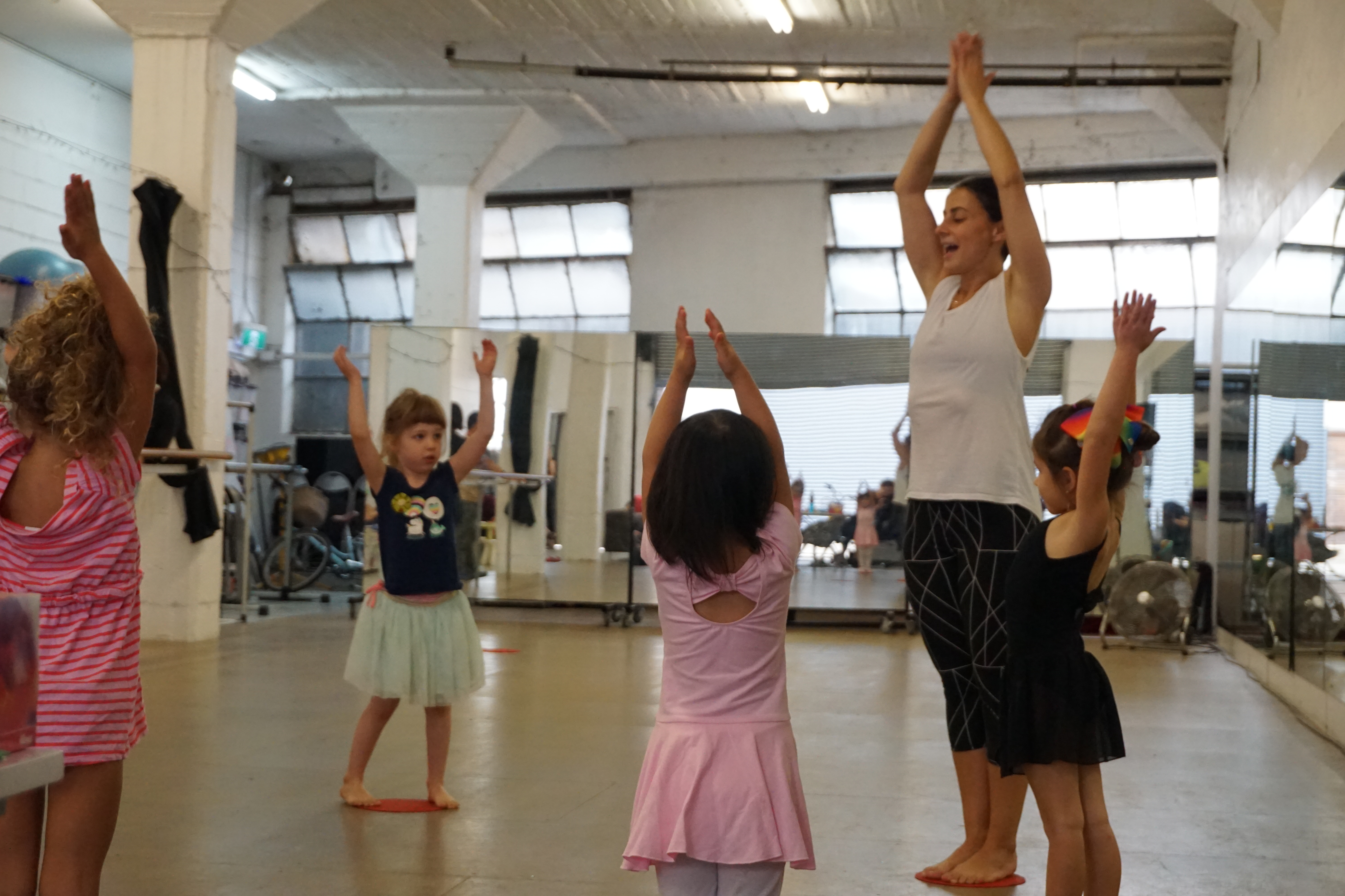 Preschool Dance Classes_high claps